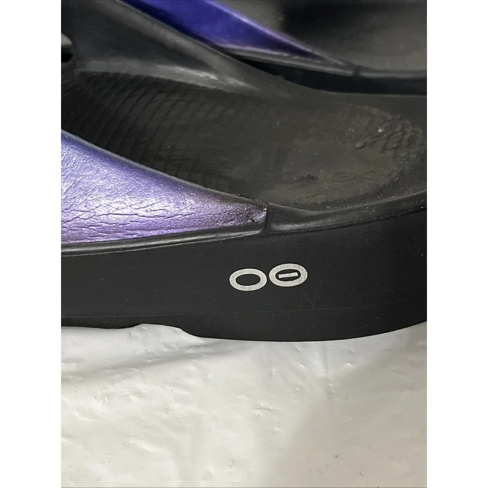 Women OOFOS OOlala Thong Luxe Recovery Sandal Black Purple Sz 11 Iridescent